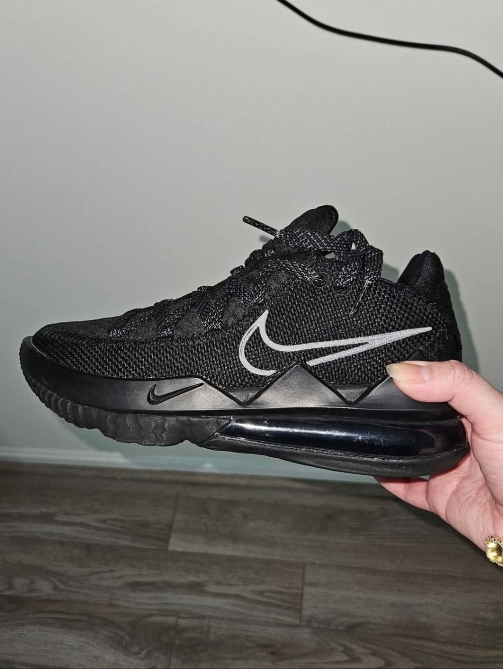 Nike Lebron XVII Men’s Size 4/Women's Size 5.5 Black